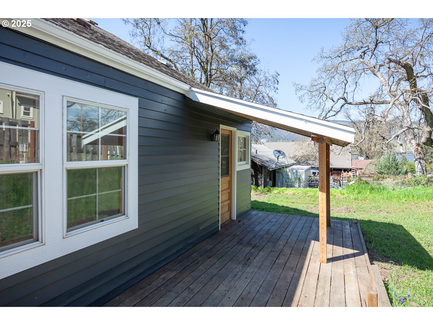207 Main Street Mosier, OR 97040 - Photo 19 of 39 Porch