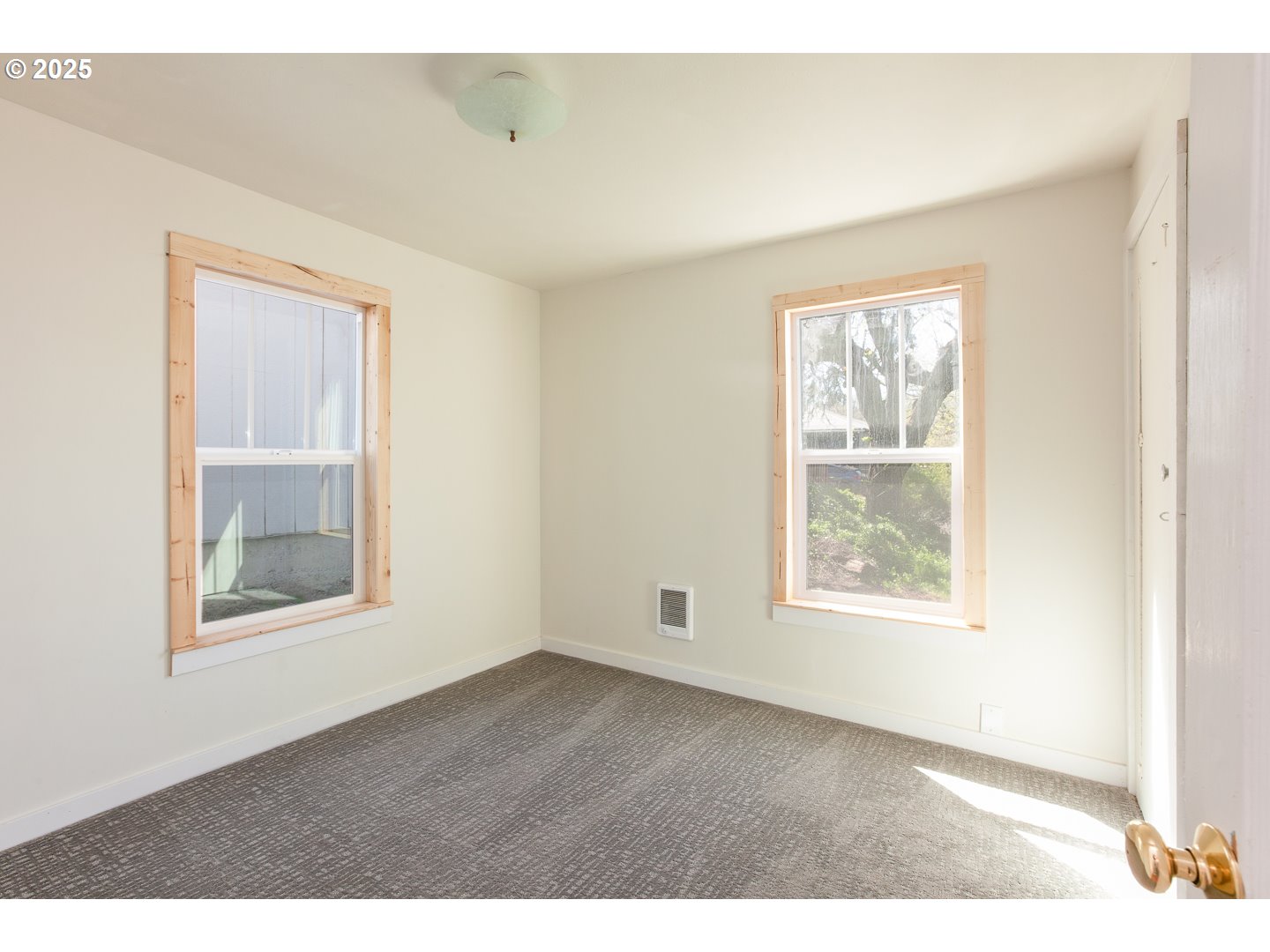 207 Main Street Mosier, OR 97040 - Photo 22 of 39 Bedroom