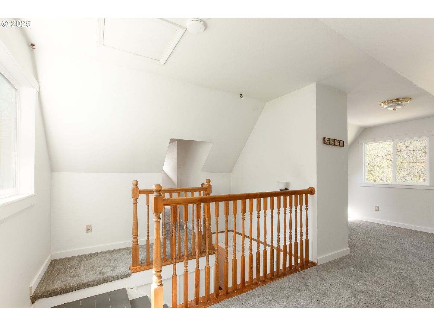 207 Main Street Mosier, OR 97040 - Photo 26 of 39 Loft