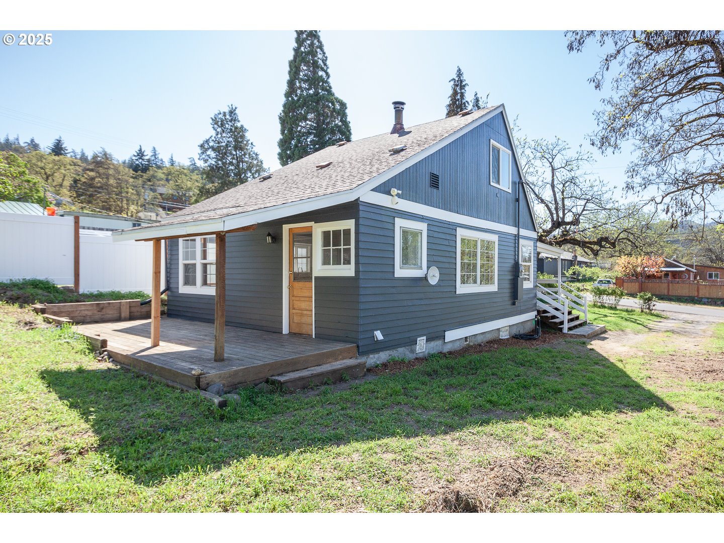 207 Main Street Mosier, OR 97040 - Photo 3 of 39 Gallery Image 3