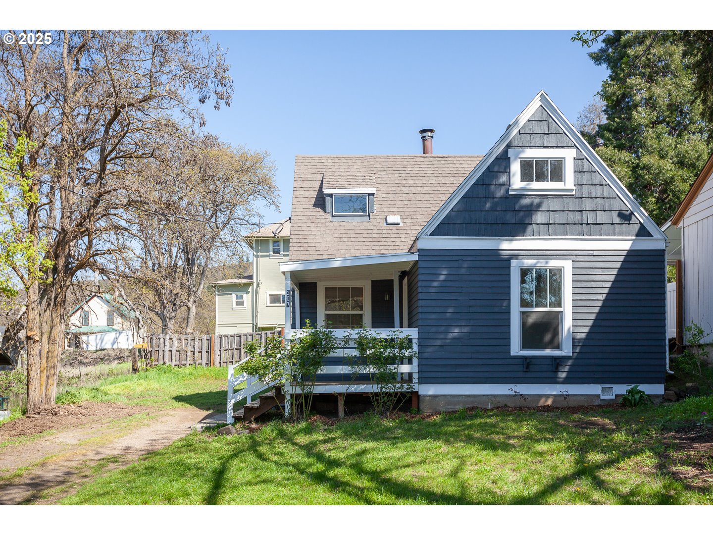 207 Main Street Mosier, OR 97040 - Photo 4 of 39 Gallery Image 4