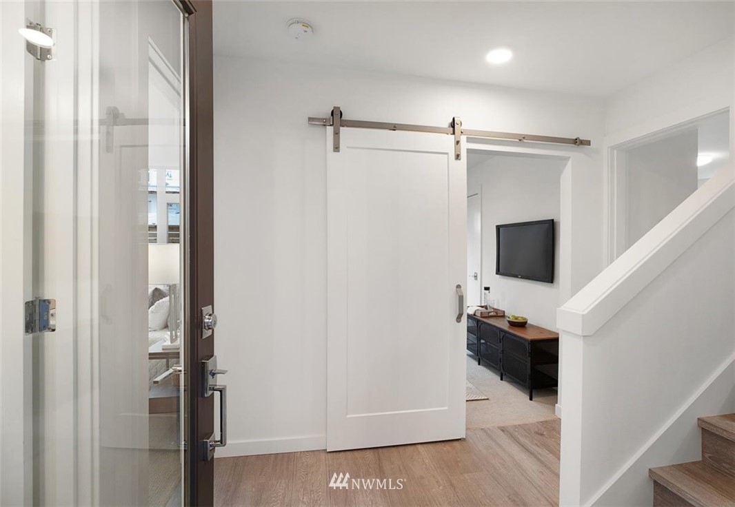 807 North 47th Street Seattle, WA 98103 - Photo 2 of 37 Gallery Image 2