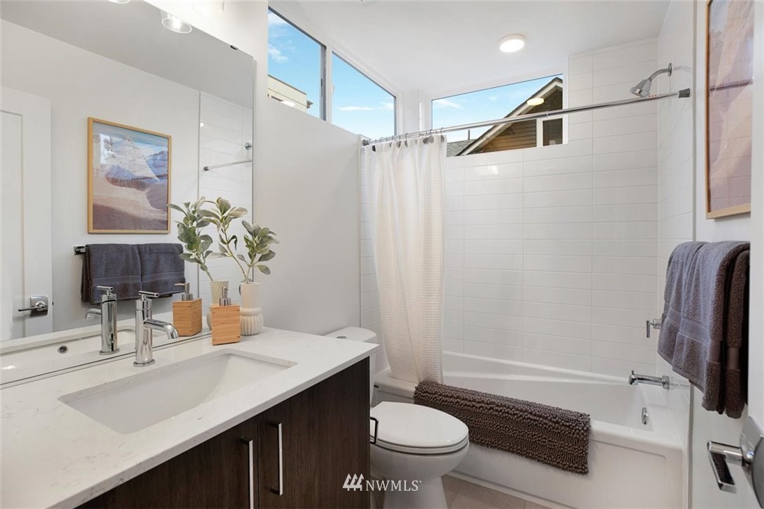 807 North 47th Street Seattle, WA 98103 - Photo 3 of 37 Gallery Image 3