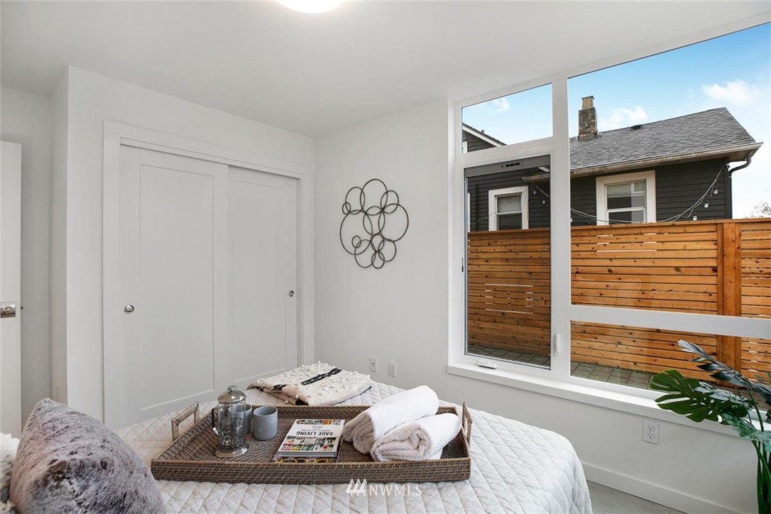 807 North 47th Street Seattle, WA 98103 - Photo 6 of 37 Gallery Image 6
