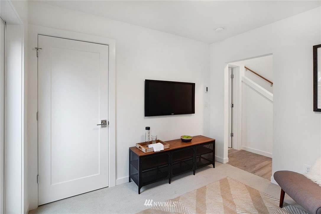 807 North 47th Street Seattle, WA 98103 - Photo 8 of 37 Gallery Image 8