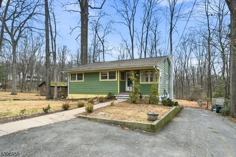 $449,000 | 19 Windy Bush Lane, Sparta, NJ 07871