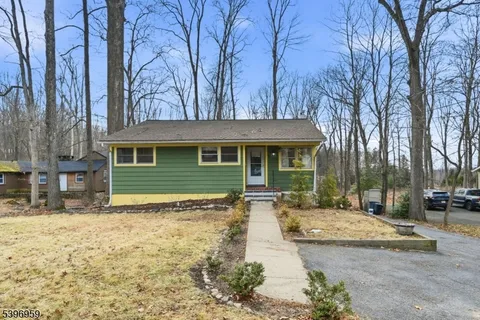 $449,000 | 19 Windy Bush Lane, Sparta, NJ 07871