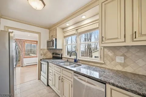 $449,000 | 19 Windy Bush Lane, Sparta, NJ 07871