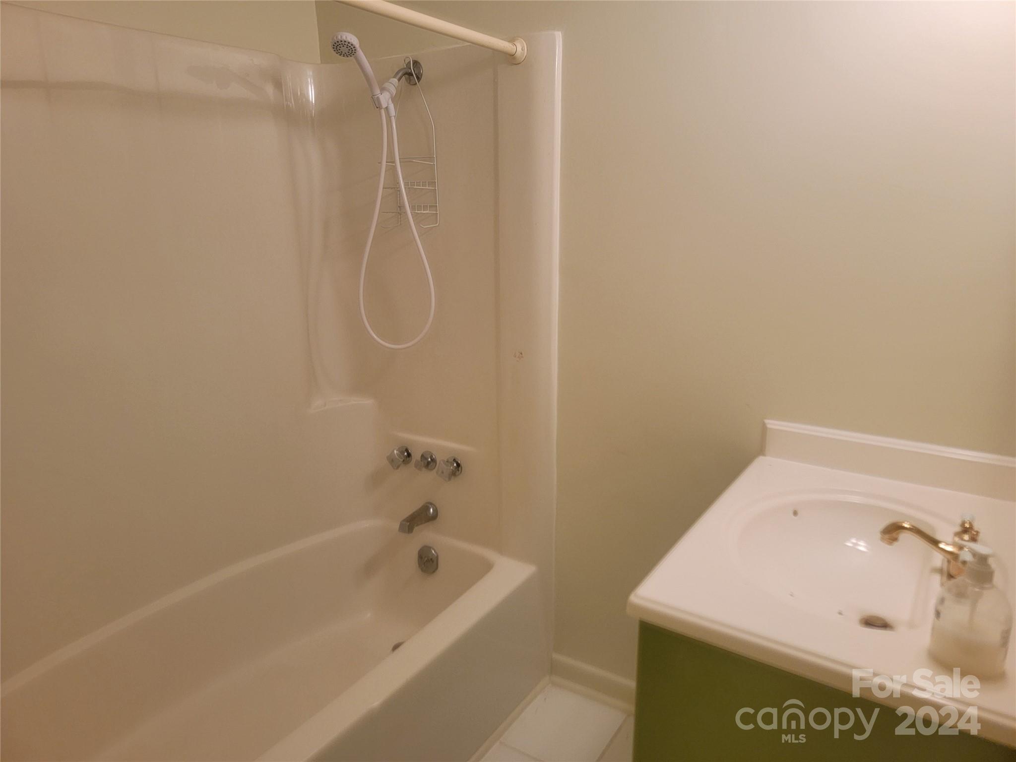 115 Hidden Hill Road Union, SC 29379 - Photo 30 of 35 a bathroom with a shower and a bath tub