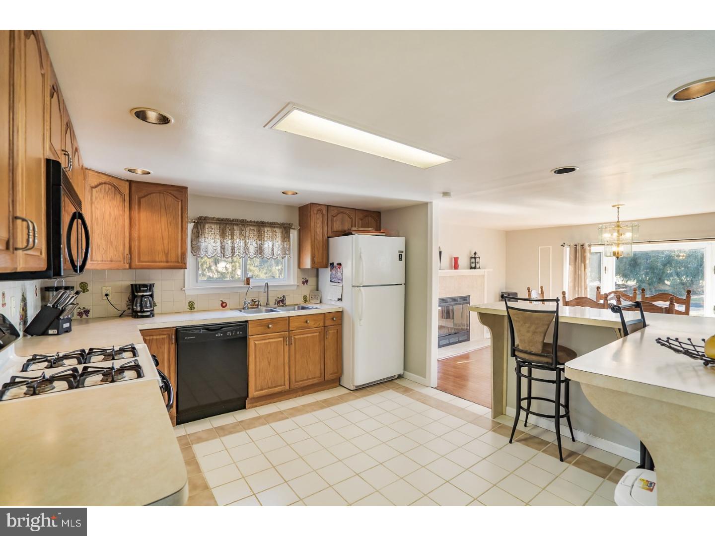 3214 Bristol Road Warrington, PA 18976 - Photo 11 of 25 Kitchen