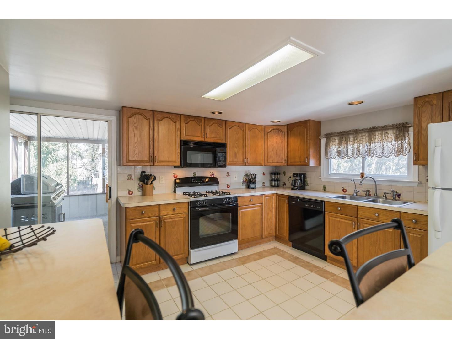 3214 Bristol Road Warrington, PA 18976 - Photo 12 of 25 Kitchen