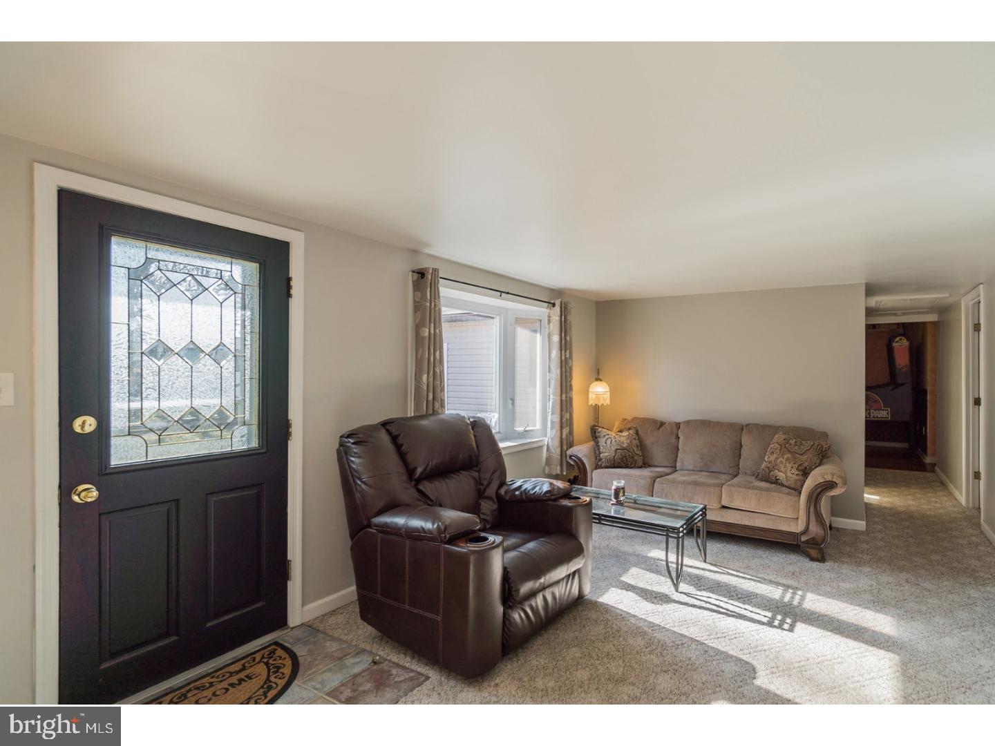 3214 Bristol Road Warrington, PA 18976 - Photo 4 of 25 Living Room