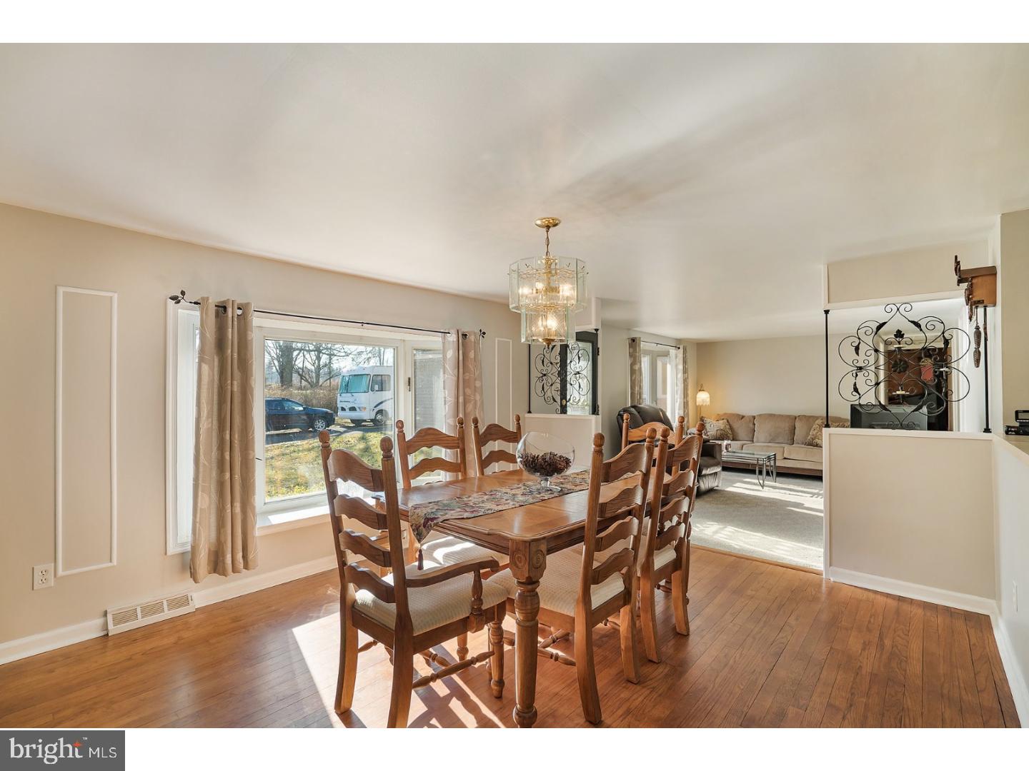 3214 Bristol Road Warrington, PA 18976 - Photo 7 of 25 Dining Room