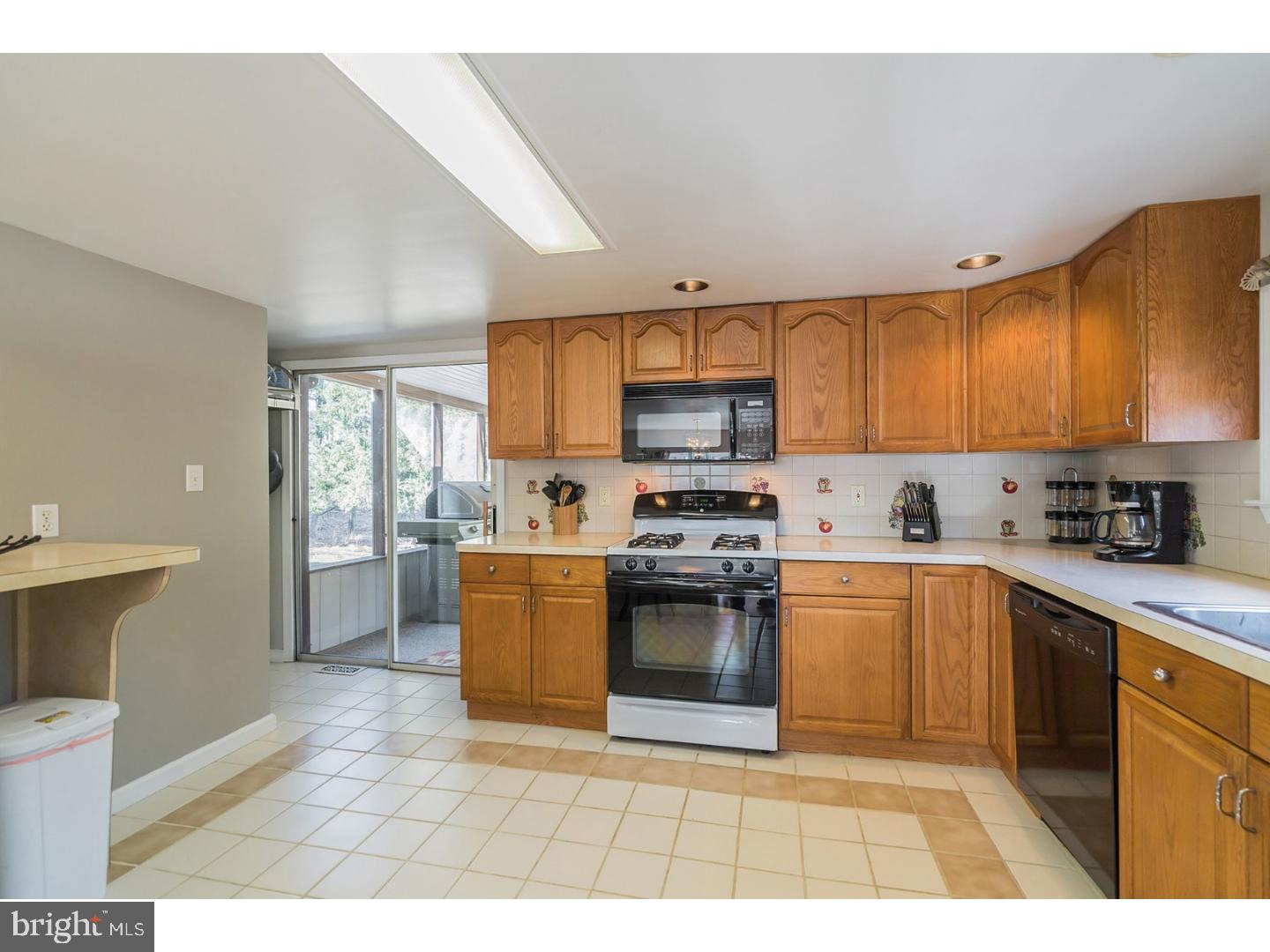 3214 Bristol Road Warrington, PA 18976 - Photo 10 of 25 Kitchen