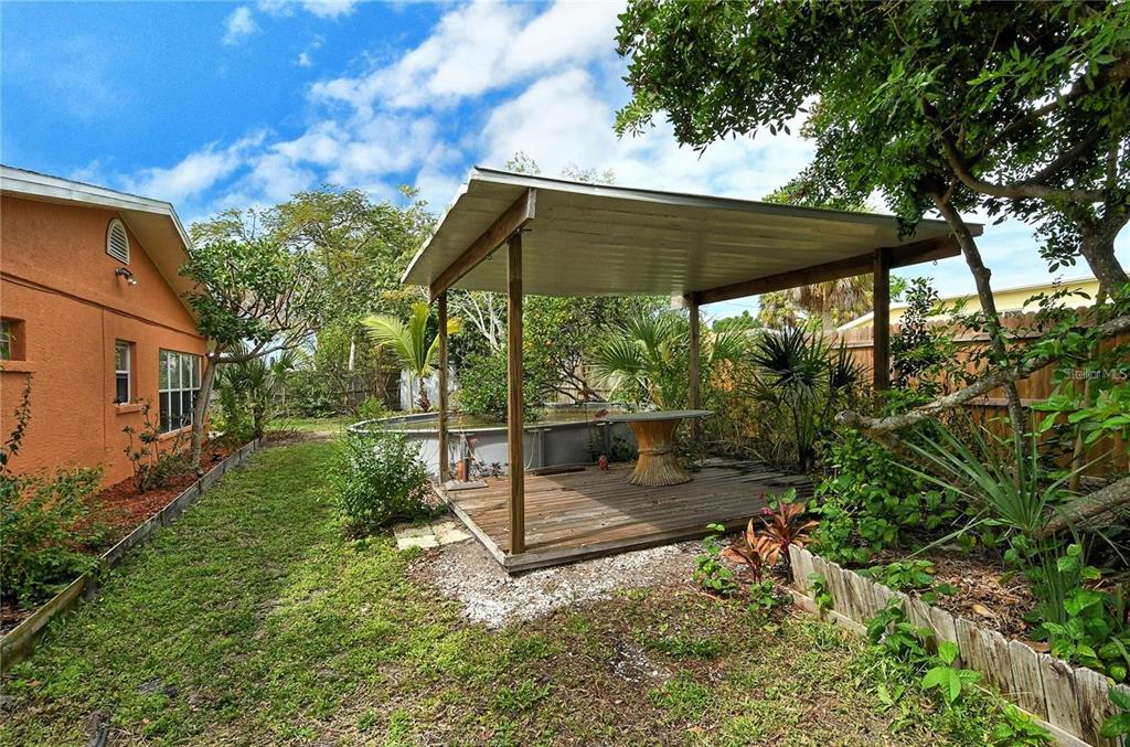 449 Redwood Road Venice, FL 34293 - Photo 25 of 40 a view of backyard with tree