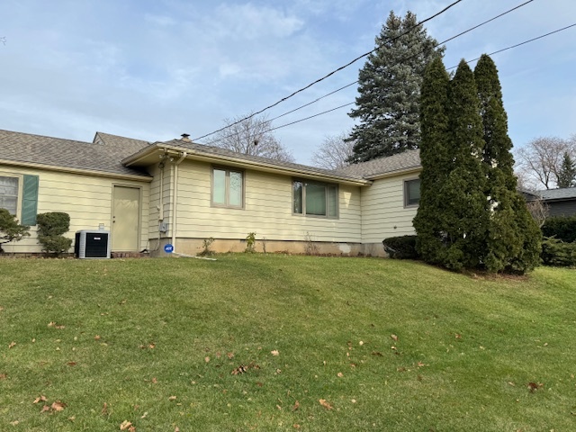 3307 North View Road Rockford, IL 61107 - Photo 5 of 19 a front view of house with yard and trees