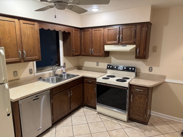 3307 North View Road Rockford, IL 61107 - Photo 8 of 19 a kitchen with a sink cabinets and stainless steel appliances