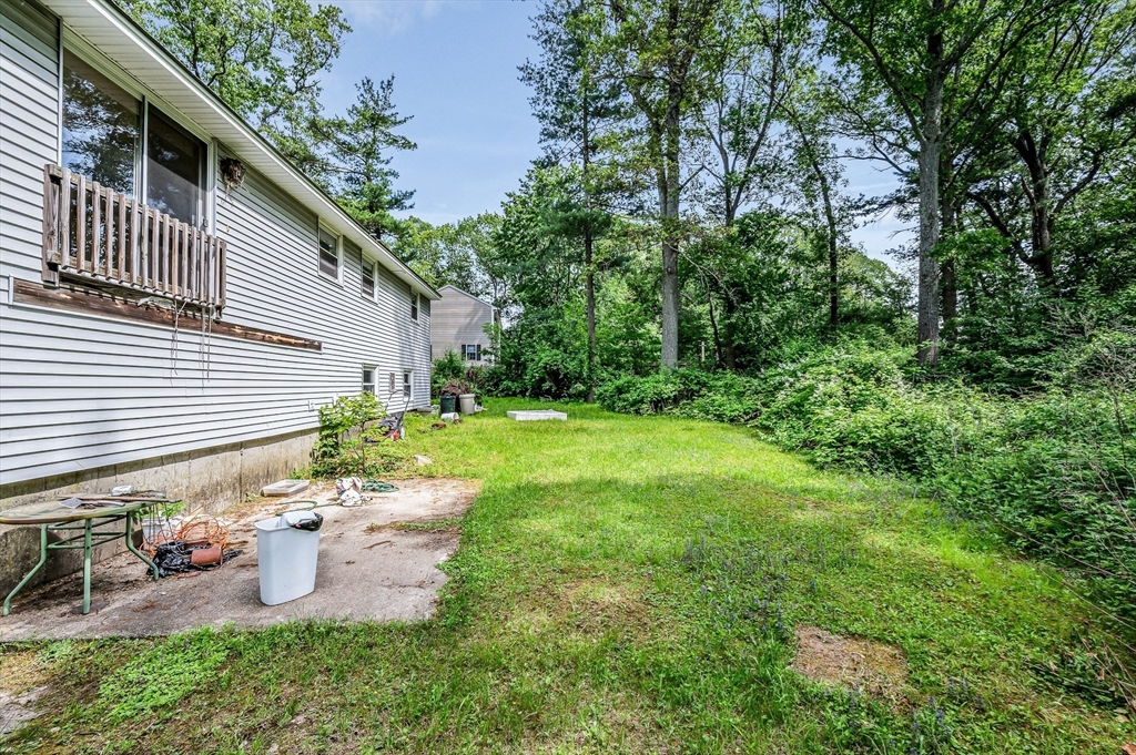 19 Porter Street Billerica, MA 01821 - Photo 4 of 23 a front view of a house with garden