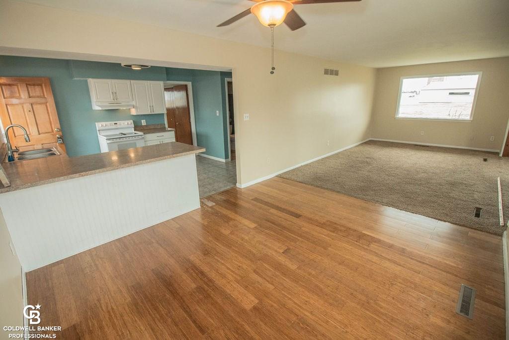 6607 Dyke Road Algonac, MI 48001 - Photo 5 of 24 31375590-4.JPG