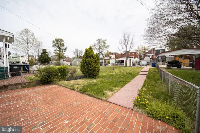 a view of a pathway both side of building