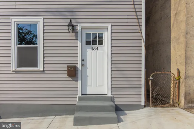$2,900 | 454 Old Elm Street, Conshohocken, PA 19428