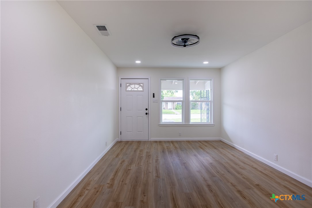 3607 Avondale Street Victoria, TX 77901 - Photo 5 of 21