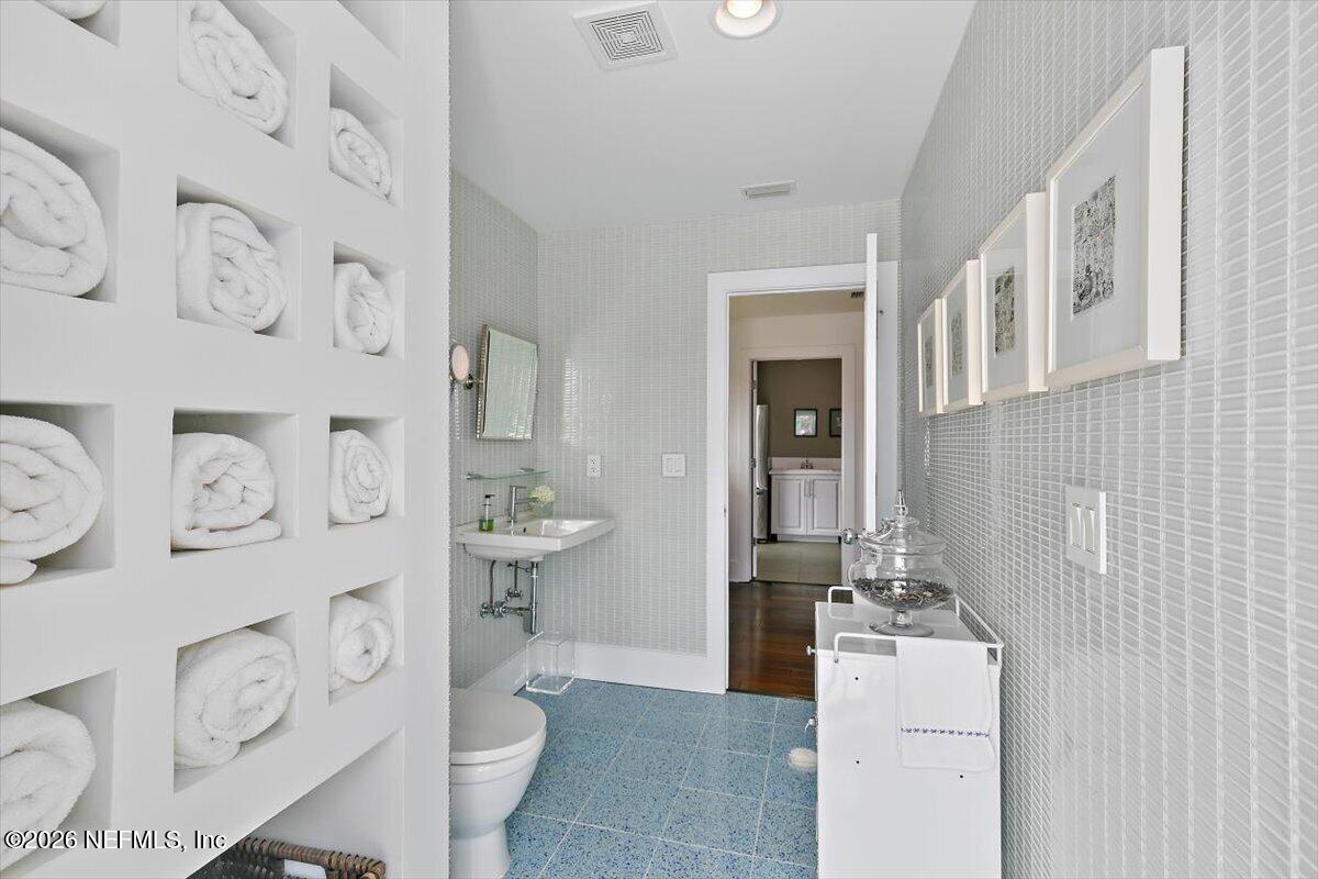 531 Lake Road Ponte Vedra Beach, FL 32082 - Photo 43 of 75 43-Pool Bath