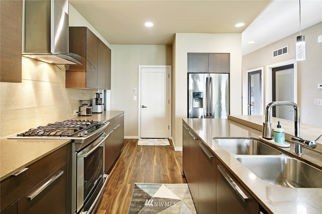3720 Northeast 24th Street Renton, WA 98056 - Photo 9 of 30
