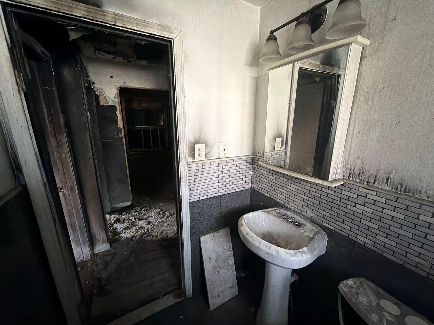 4528 Farmbrook Street Detroit, MI 48224 - Photo 3 of 28 03