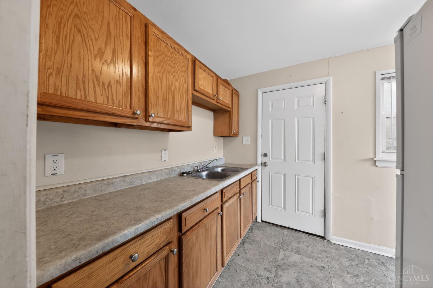 408 Roebling Road Cincinnati, OH 45204 - Photo 12 of 30