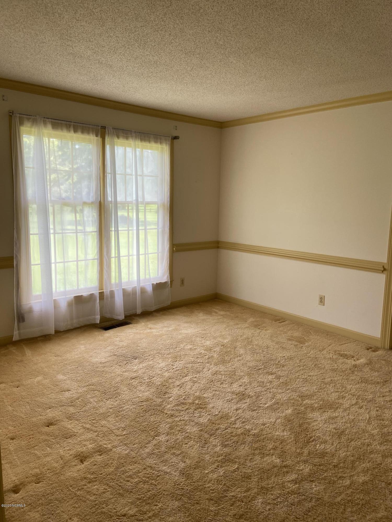 118 Richardson Road New Bern, NC 28562 - Photo 12 of 25 Formal Living Room