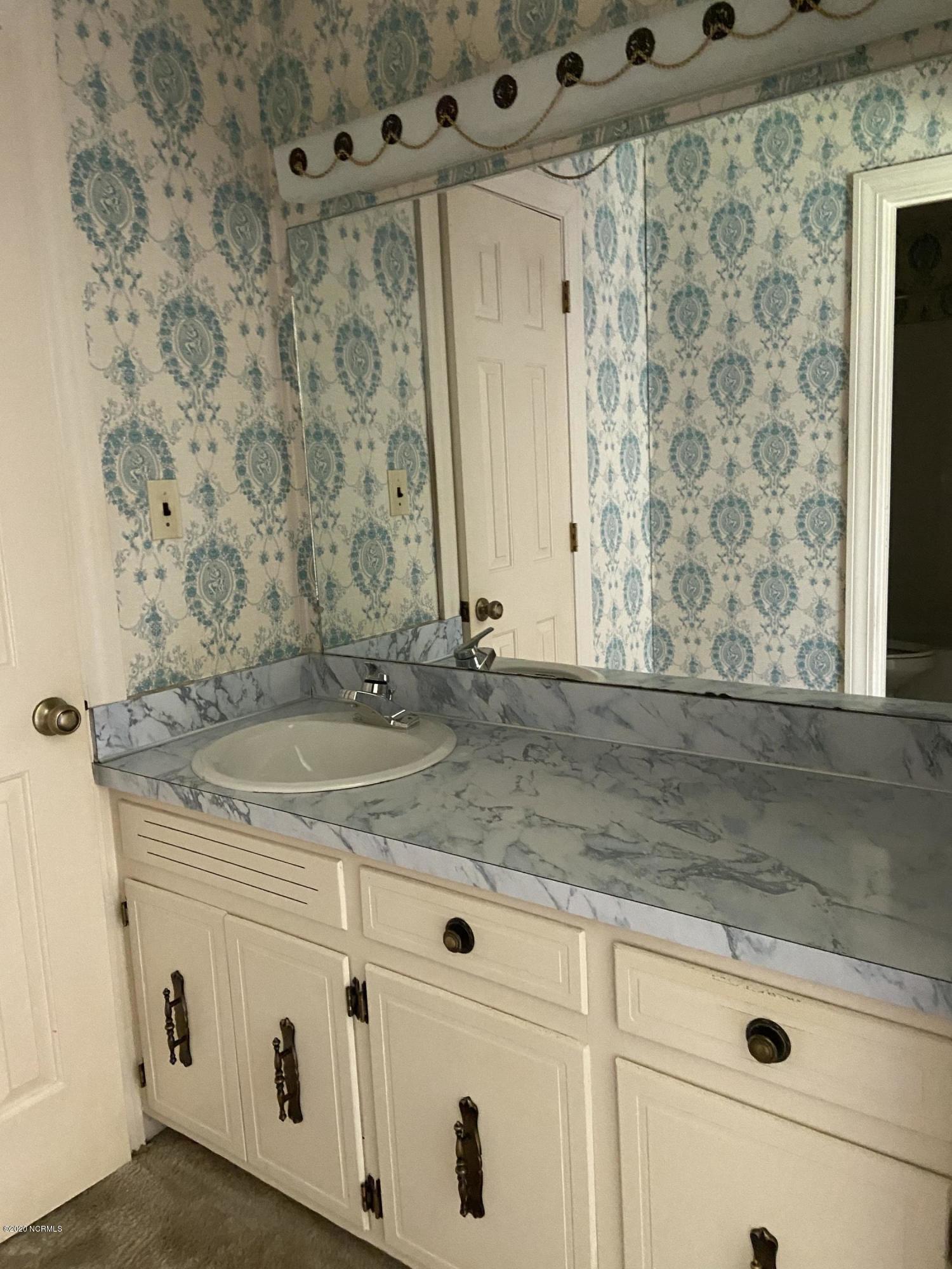118 Richardson Road New Bern, NC 28562 - Photo 19 of 25 Primarty Bedroom Bath