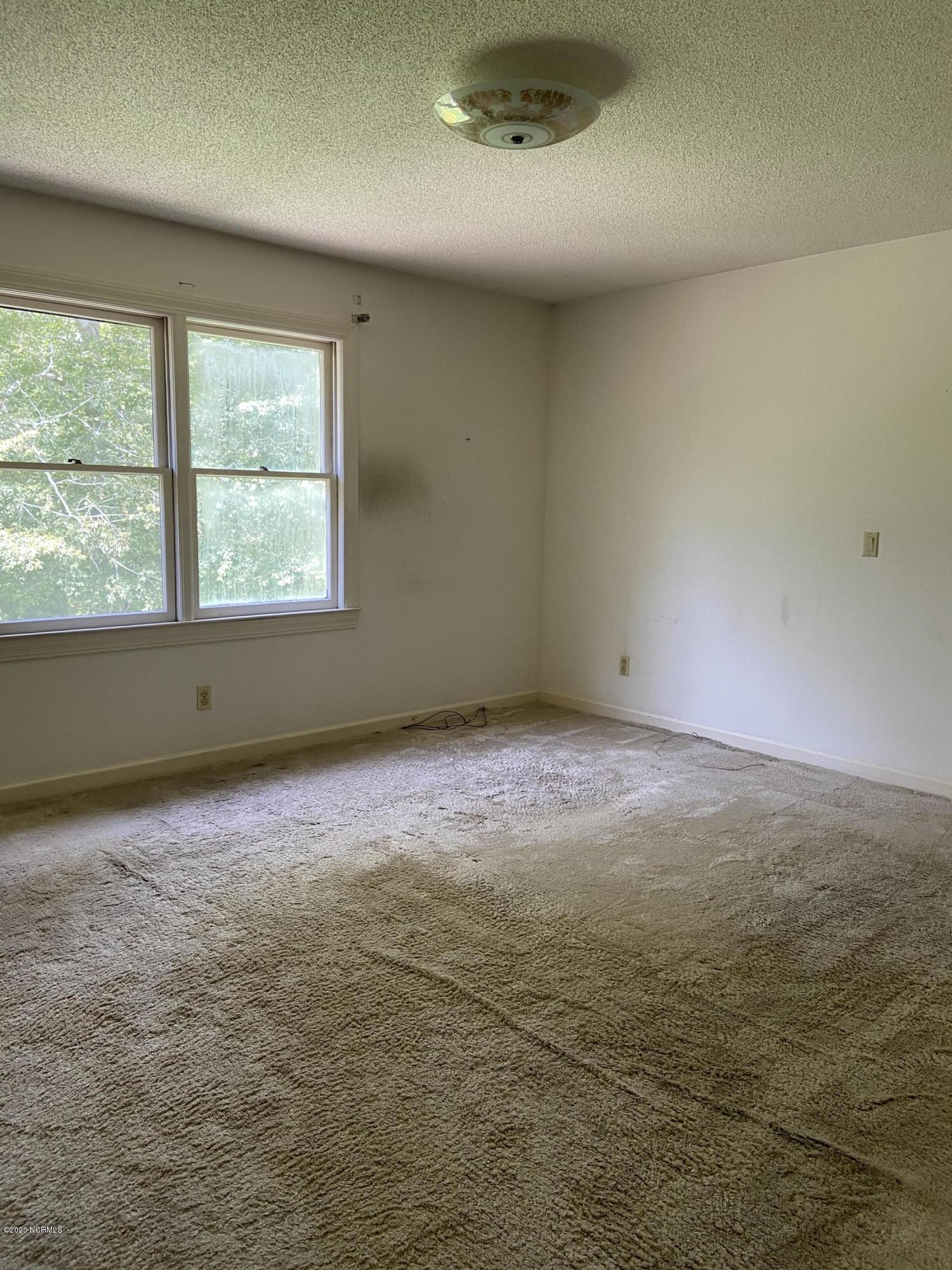 118 Richardson Road New Bern, NC 28562 - Photo 20 of 25 Large Bedroom