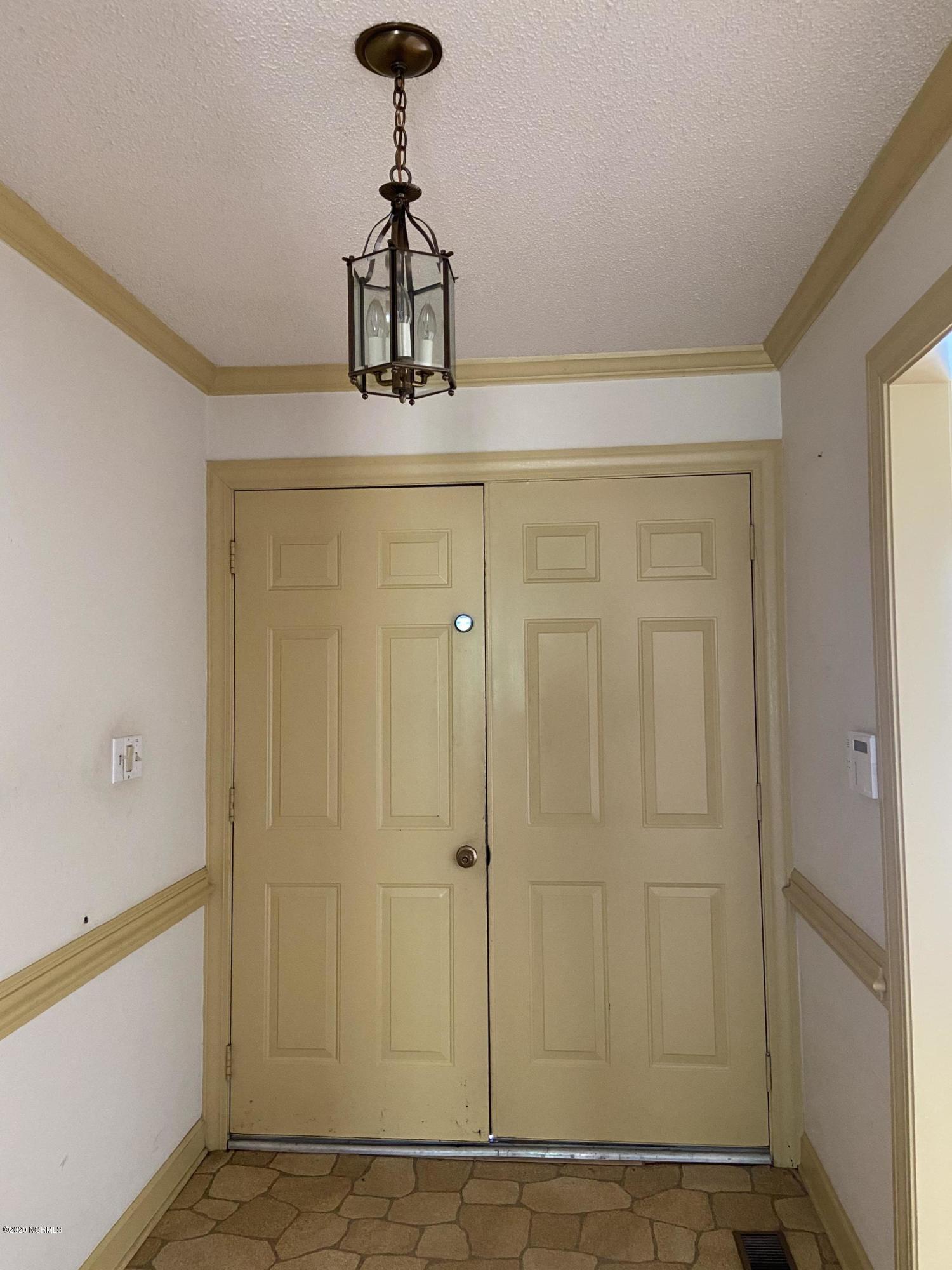 118 Richardson Road New Bern, NC 28562 - Photo 22 of 25 Foyer