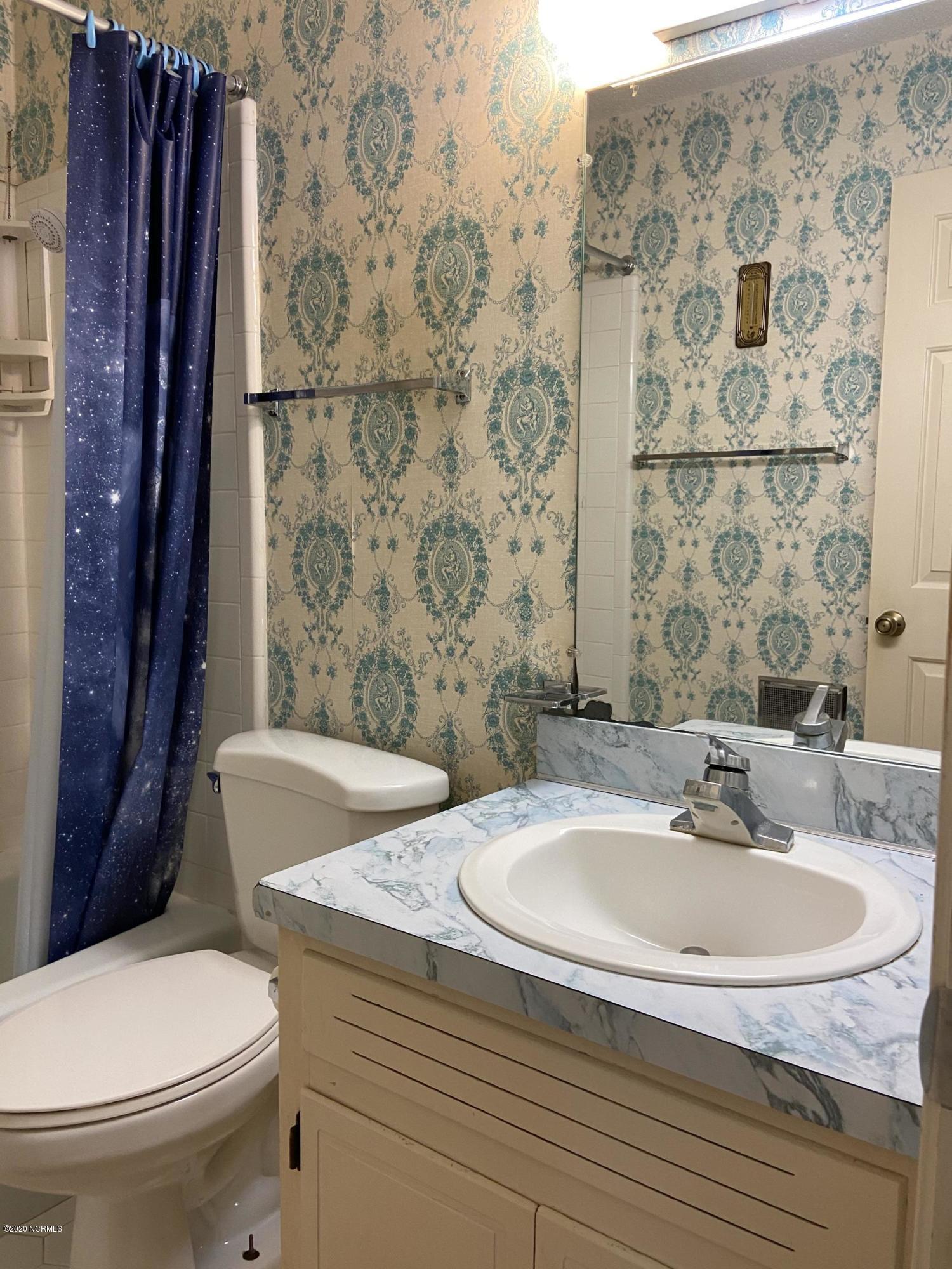 118 Richardson Road New Bern, NC 28562 - Photo 5 of 25 Guest Bathroom
