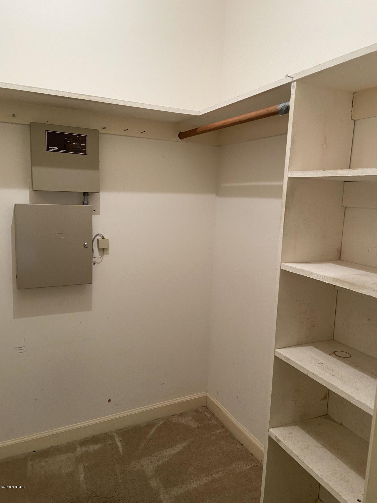 118 Richardson Road New Bern, NC 28562 - Photo 6 of 25 Primary room closet 1