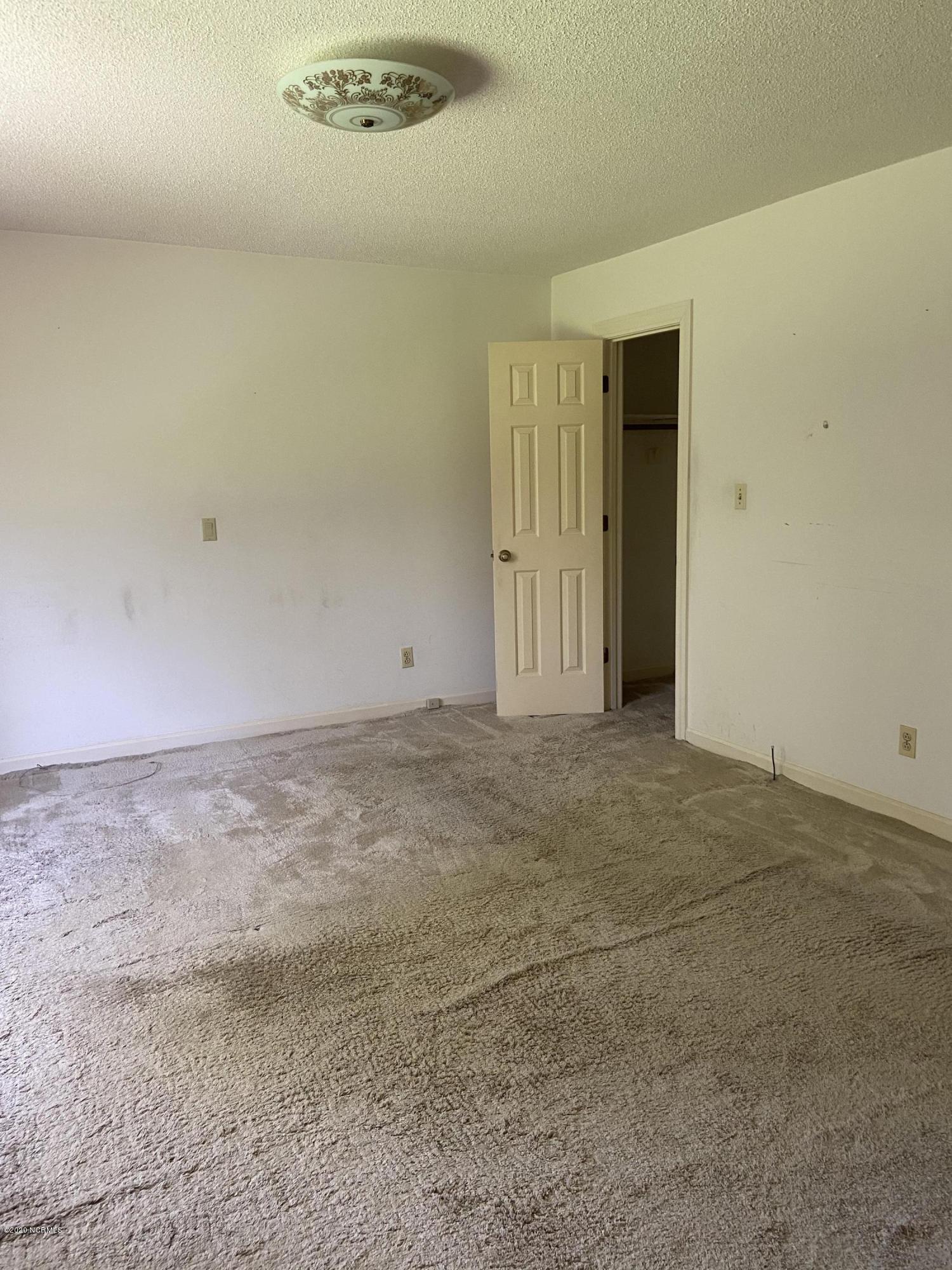 118 Richardson Road New Bern, NC 28562 - Photo 8 of 25 Large Primary Bedroom