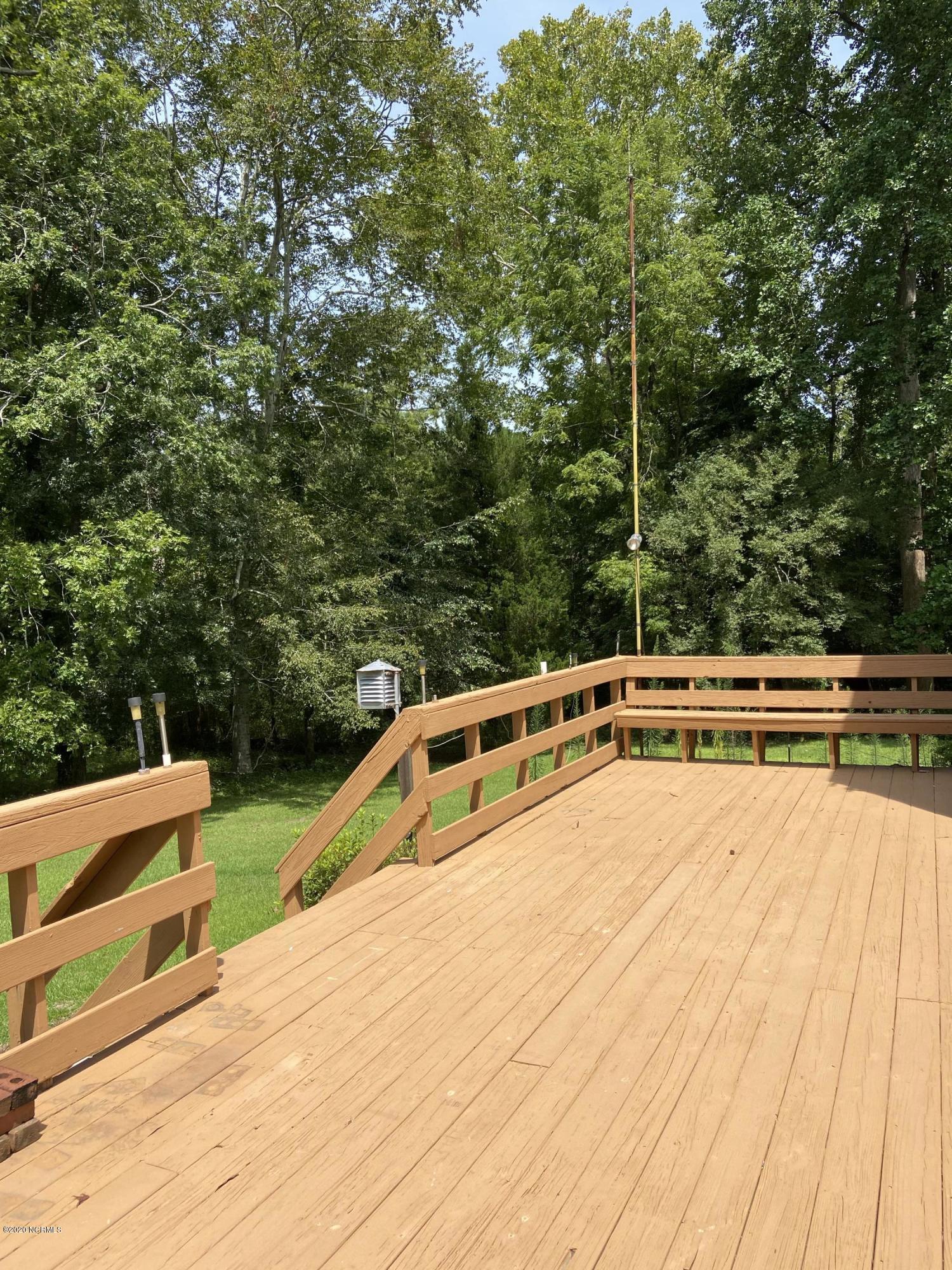 118 Richardson Road New Bern, NC 28562 - Photo 9 of 25 Deck overlooking private Backyard