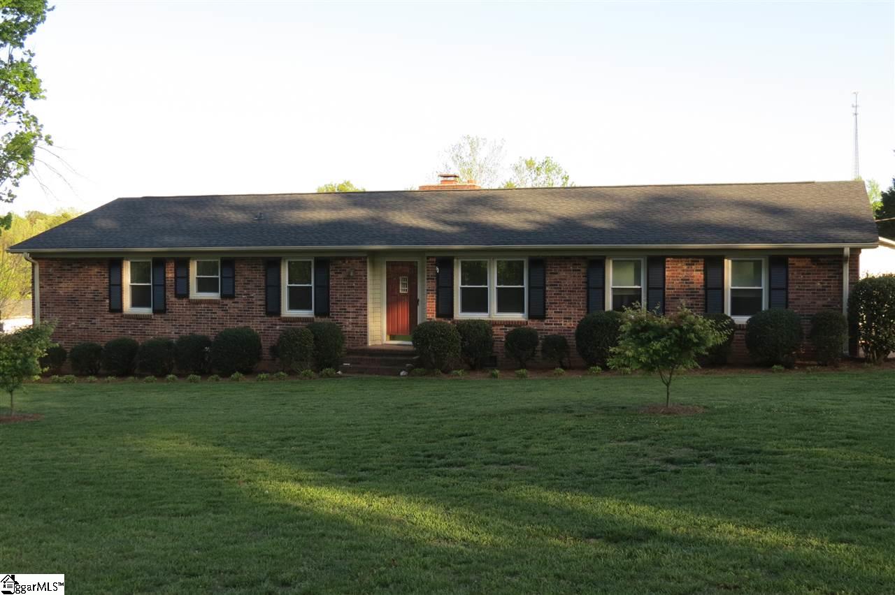 8 Lister Road Taylors, SC 29687 - Photo 1 of 26