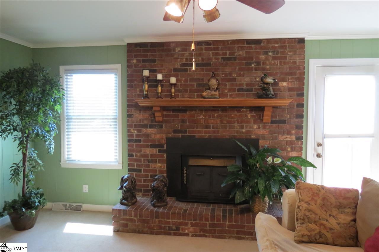 8 Lister Road Taylors, SC 29687 - Photo 4 of 26