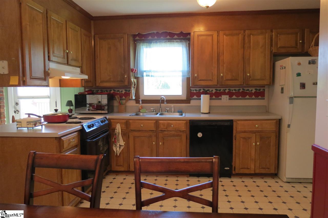 8 Lister Road Taylors, SC 29687 - Photo 8 of 26