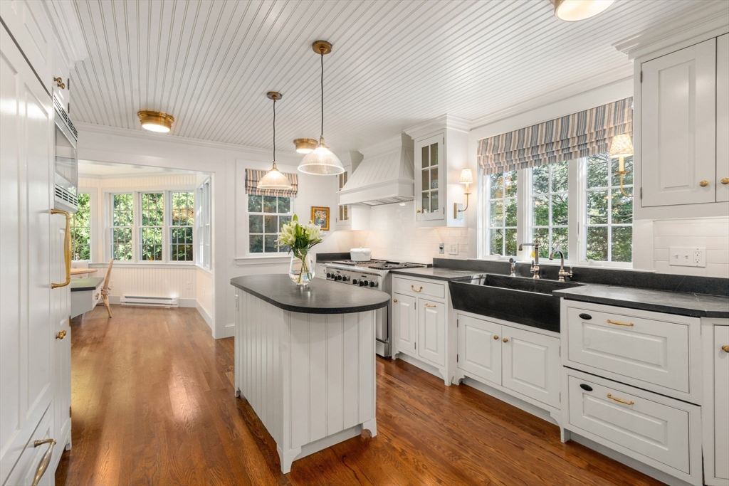 38 Wachusett Road Chestnut Hill, MA 02467 - Photo 3 of 28