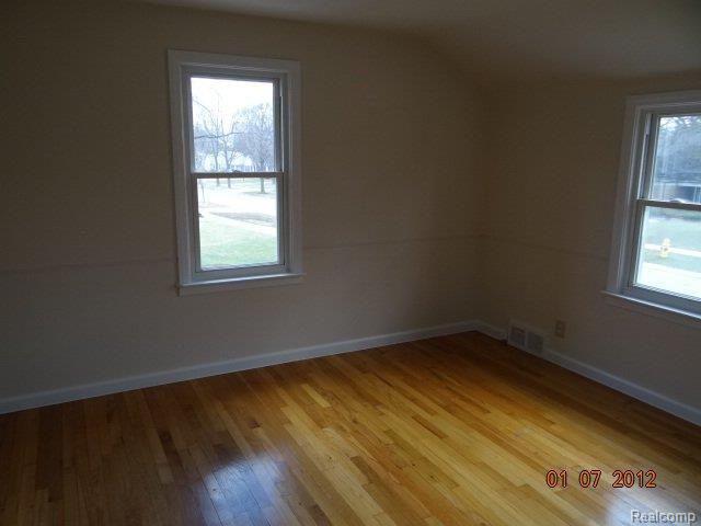 1210 Hampton Road Grosse Pointe, MI 48236 - Photo 8 of 15 118.JPG