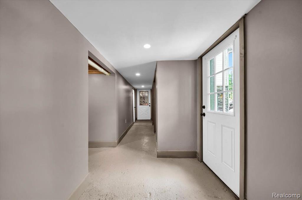 838 Pine Tree Road West Lake Orion, MI 48362 - Photo 31 of 45 Gallery Image 31
