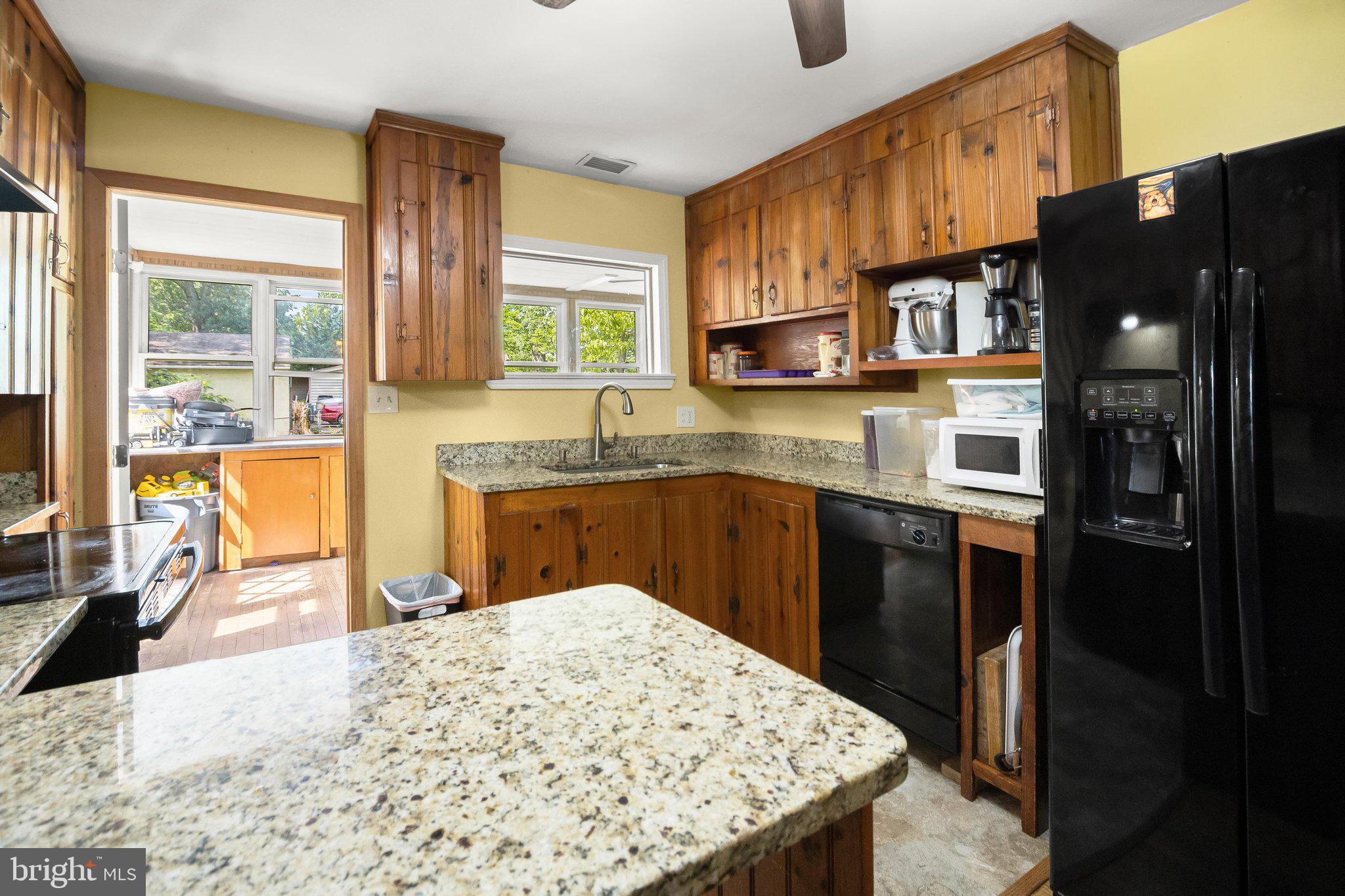 7116 Neuman Street Springfield, VA 22150 - Photo 8 of 31 Kitchen