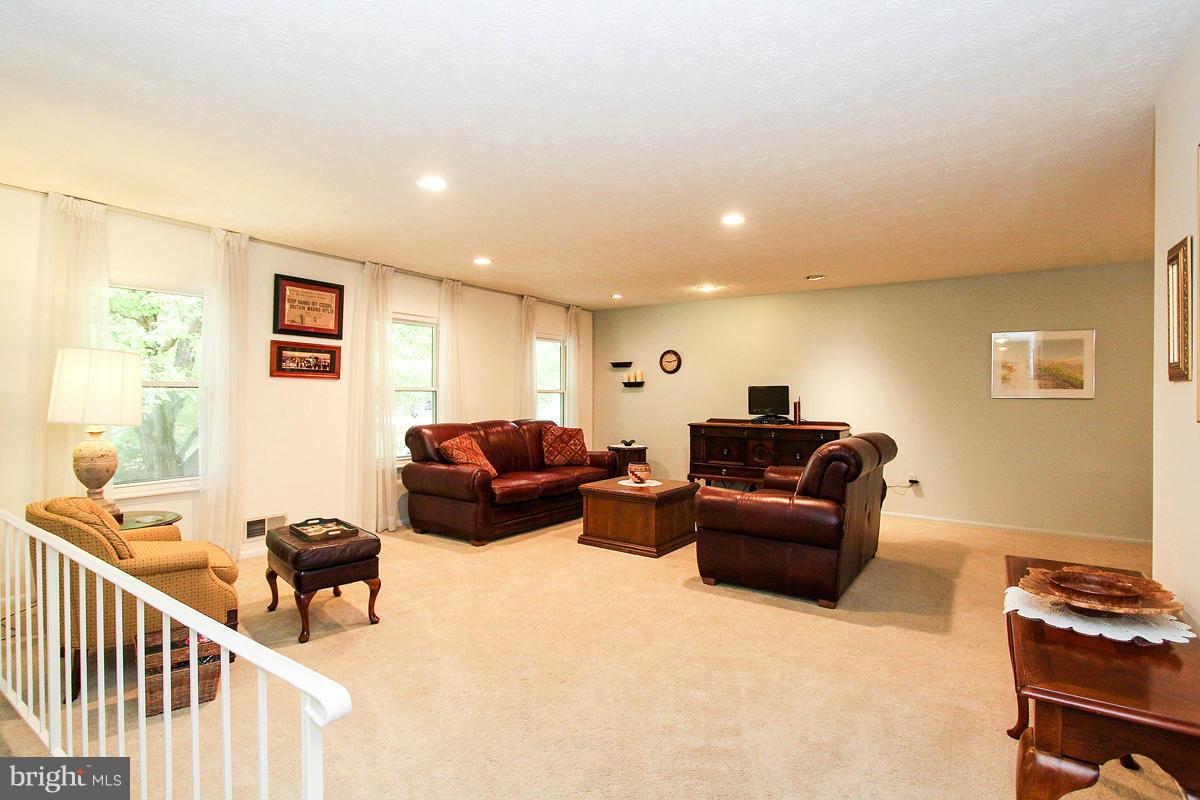 12105 Pueblo Road Gaithersburg, MD 20878 - Photo 2 of 30 Living Room