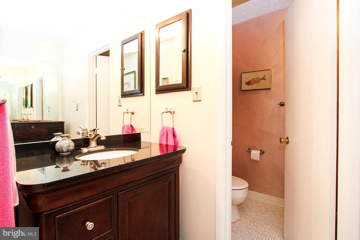 12105 Pueblo Road Gaithersburg, MD 20878 - Photo 15 of 30 Bath (Master)