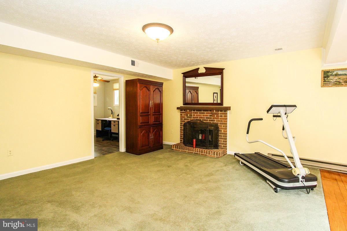 12105 Pueblo Road Gaithersburg, MD 20878 - Photo 20 of 30 Family Room
