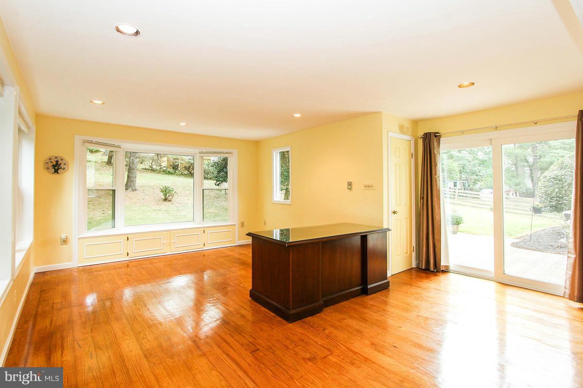 12105 Pueblo Road Gaithersburg, MD 20878 - Photo 22 of 30 Interior (General)