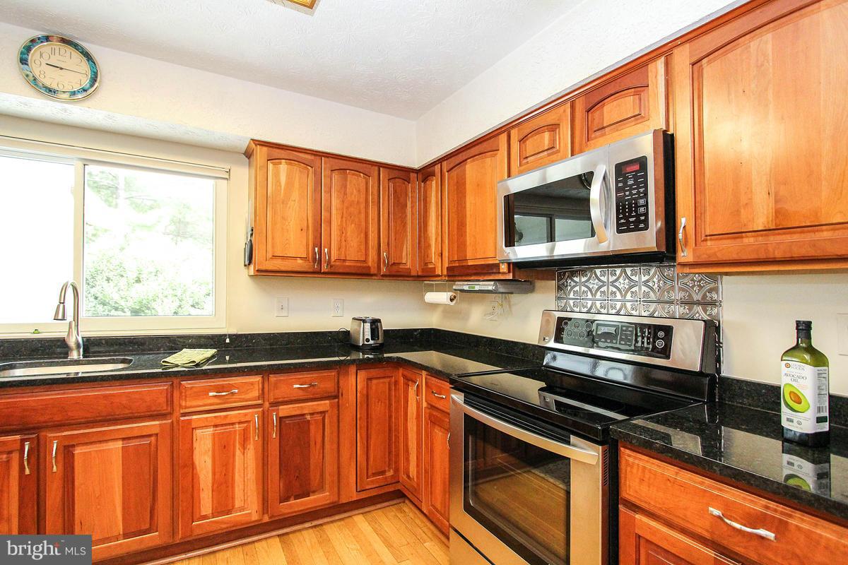 12105 Pueblo Road Gaithersburg, MD 20878 - Photo 9 of 30 Kitchen
